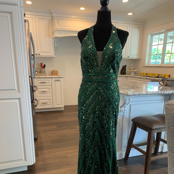CAMILLE LE VIE Green sequin halter gown PROM DRESS - Picture 4 of 13